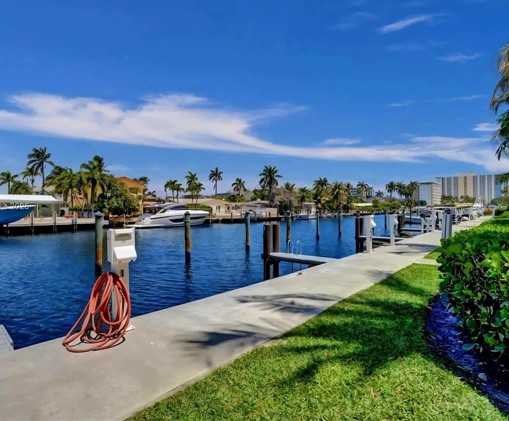 2743 NE 1st Street Pompano Beach, FL 33062