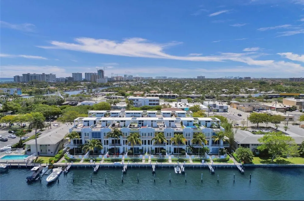2743 NE 1st Street Pompano Beach, FL 33062