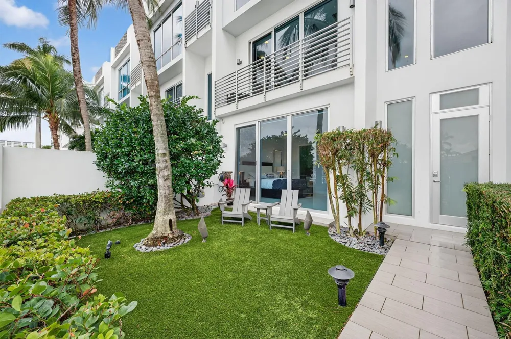 2743 NE 1st Street Pompano Beach, FL 33062