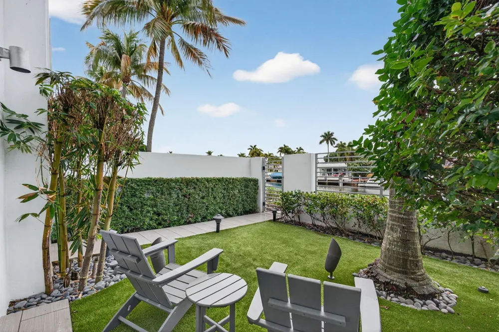 2743 NE 1st Street Pompano Beach, FL 33062