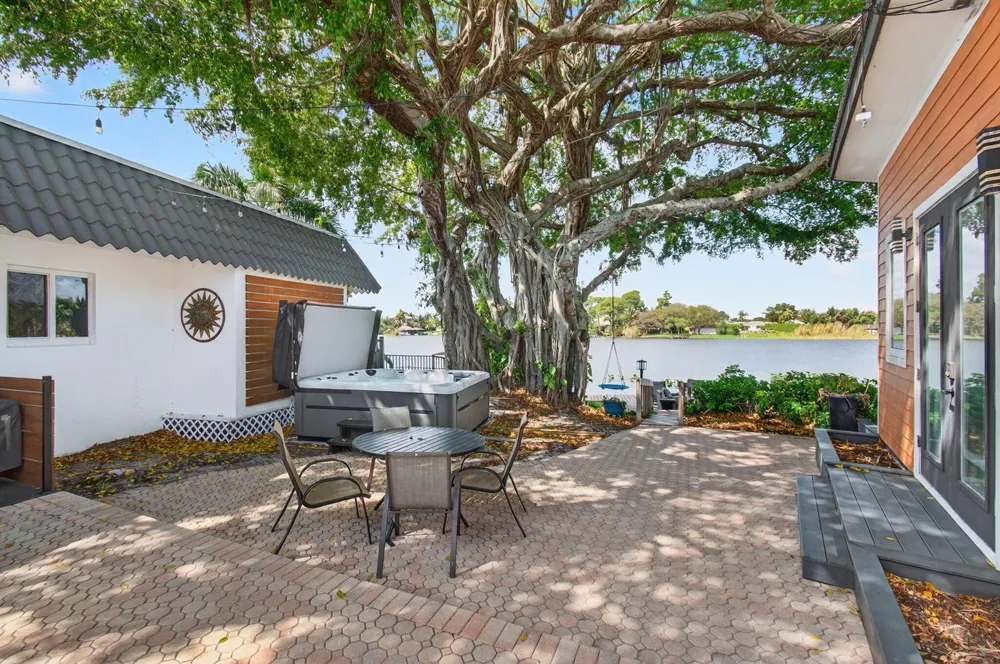 6647 Paul Mar Drive Lantana, FL 33462