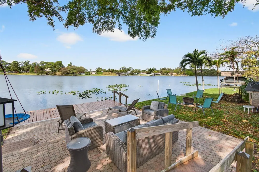 6647 Paul Mar Drive Lantana, FL 33462