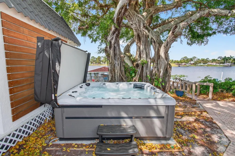 6647 Paul Mar Drive Lantana, FL 33462