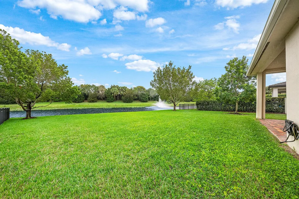 9091 Grand Prix Lane Boynton Beach, FL 33472