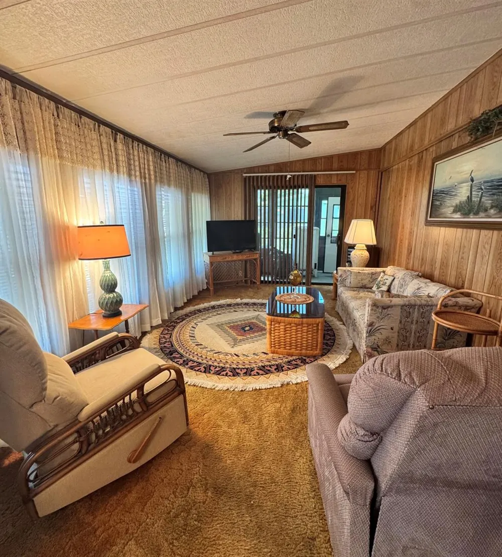 37 San Roberto Fort Pierce, FL 34951