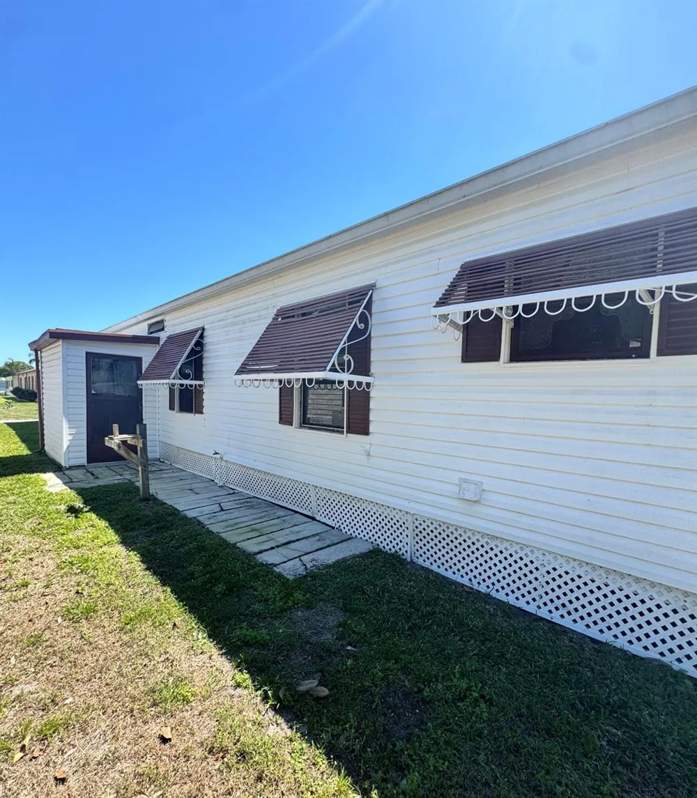 37 San Roberto Fort Pierce, FL 34951