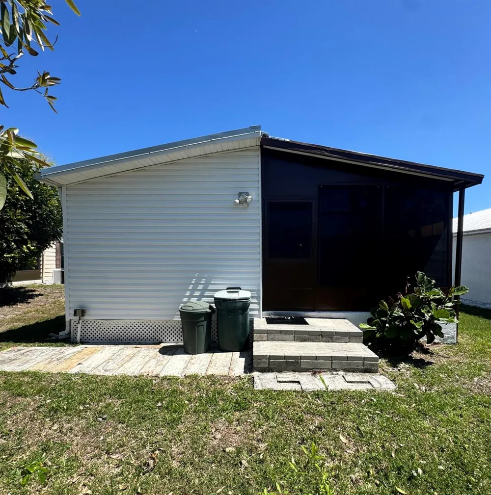 37 San Roberto Fort Pierce, FL 34951
