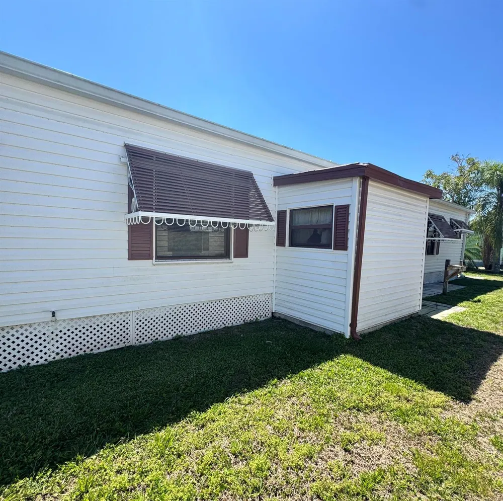 37 San Roberto Fort Pierce, FL 34951