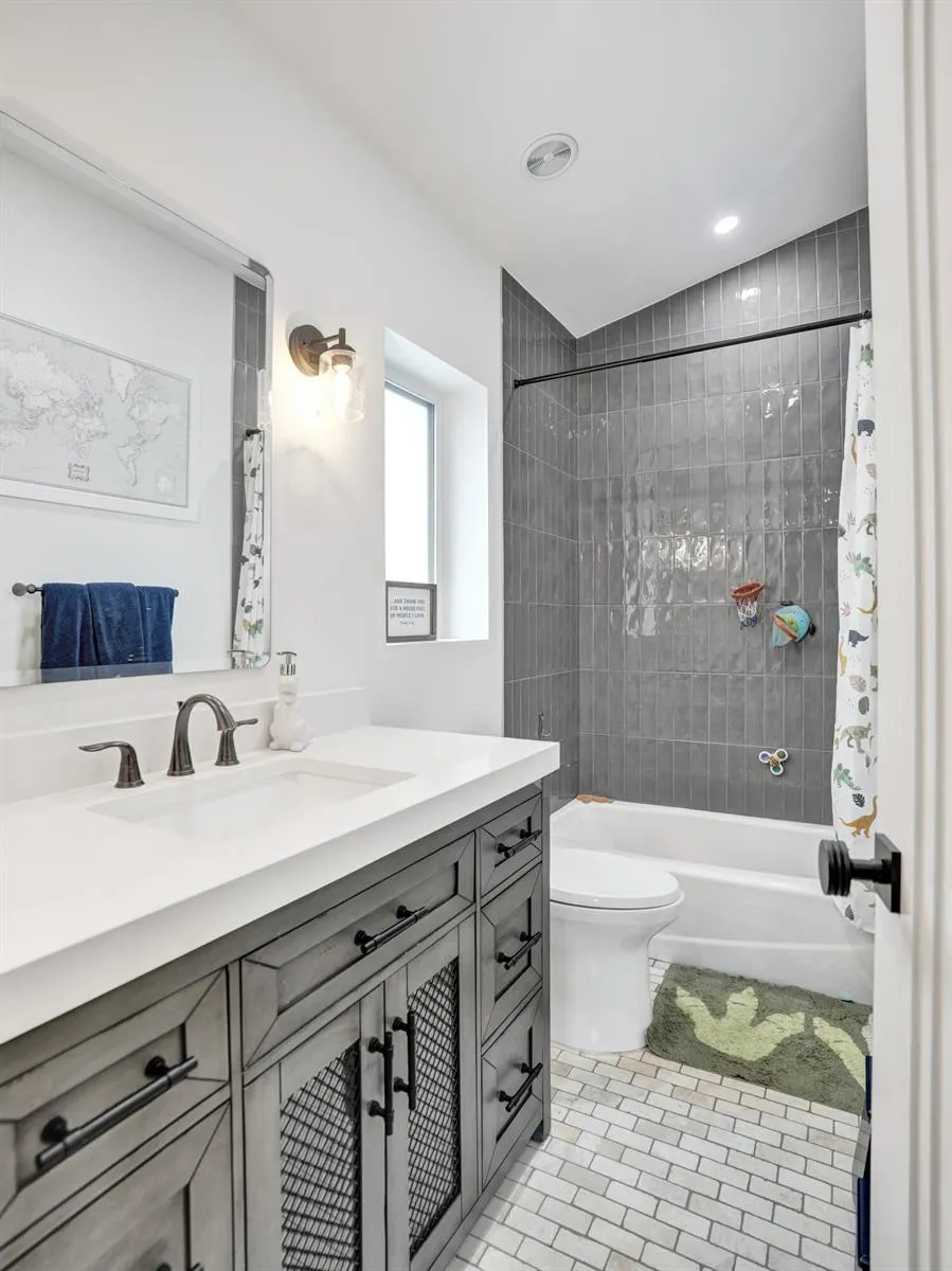 2421 NE 12th Street Fort Lauderdale, FL 33304