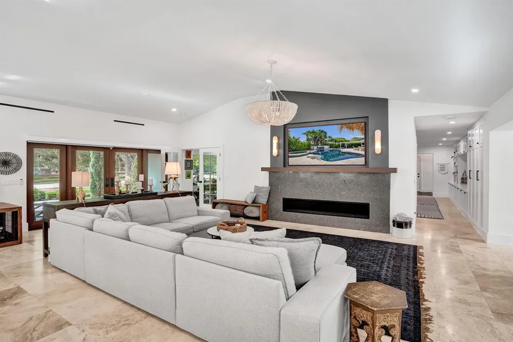 2421 NE 12th Street Fort Lauderdale, FL 33304