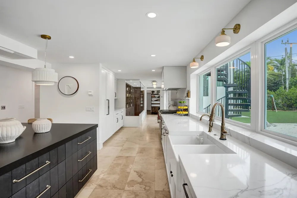 2421 NE 12th Street Fort Lauderdale, FL 33304