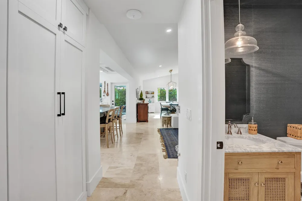 2421 NE 12th Street Fort Lauderdale, FL 33304