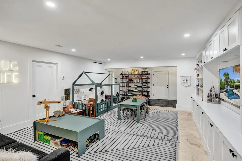 2421 NE 12th Street Fort Lauderdale, FL 33304