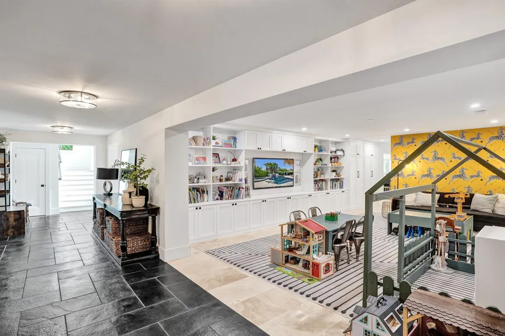 2421 NE 12th Street Fort Lauderdale, FL 33304