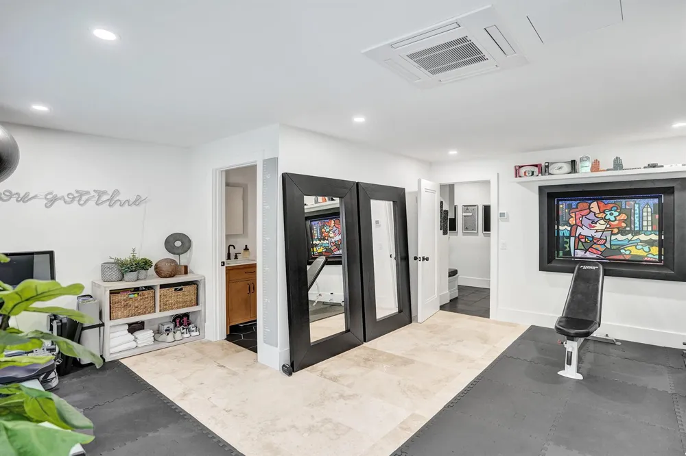 2421 NE 12th Street Fort Lauderdale, FL 33304