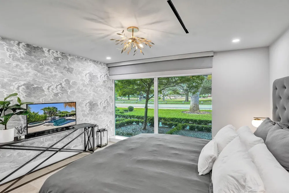 2421 NE 12th Street Fort Lauderdale, FL 33304
