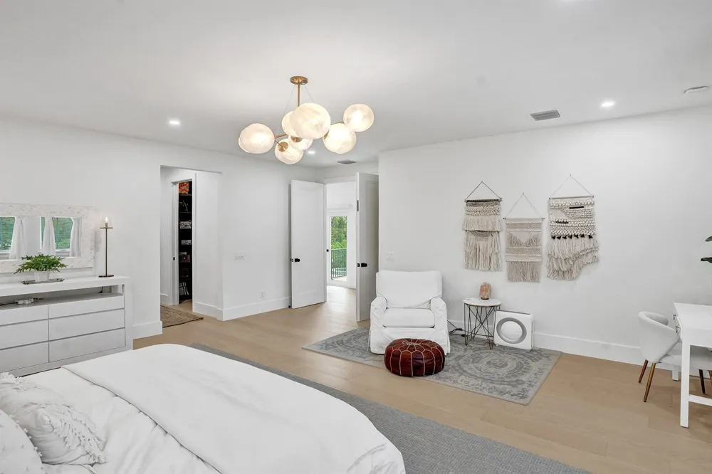 2421 NE 12th Street Fort Lauderdale, FL 33304