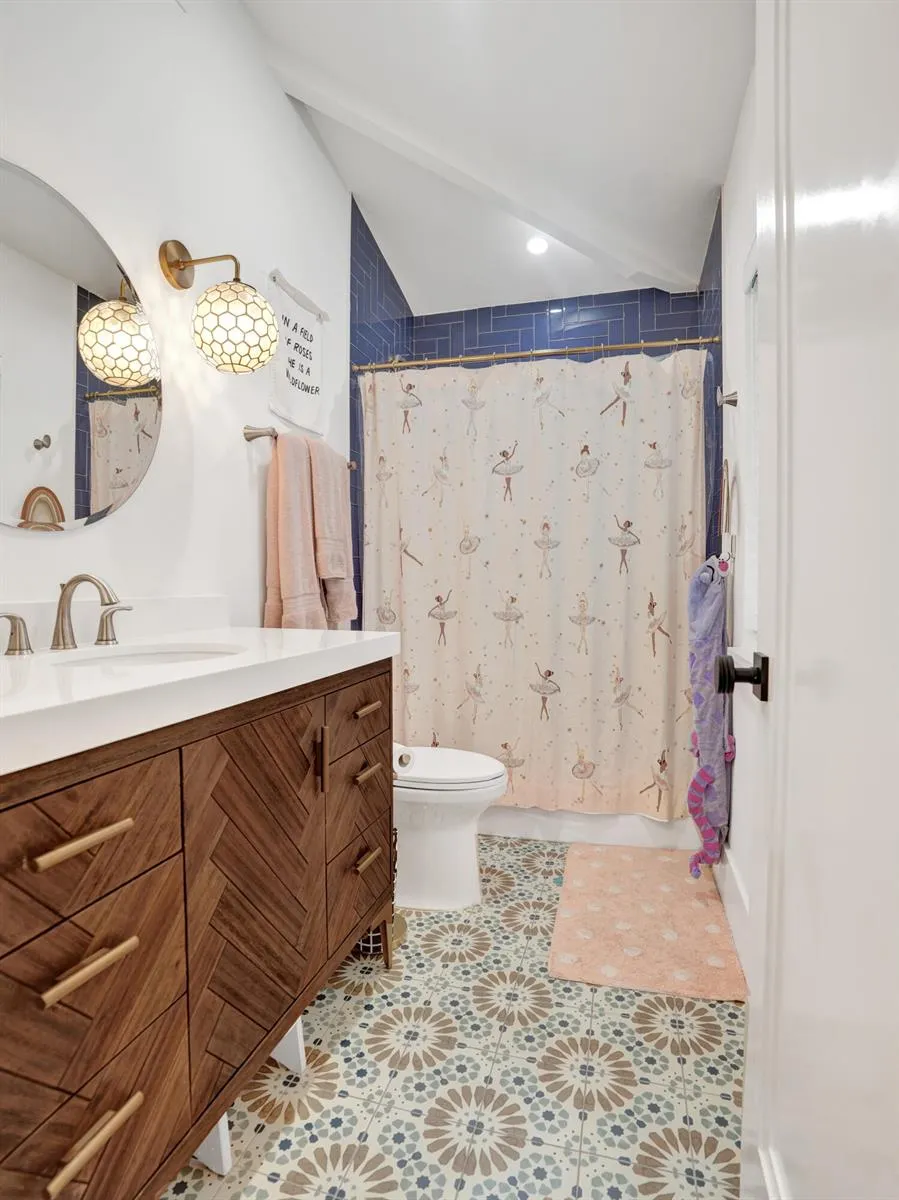 2421 NE 12th Street Fort Lauderdale, FL 33304