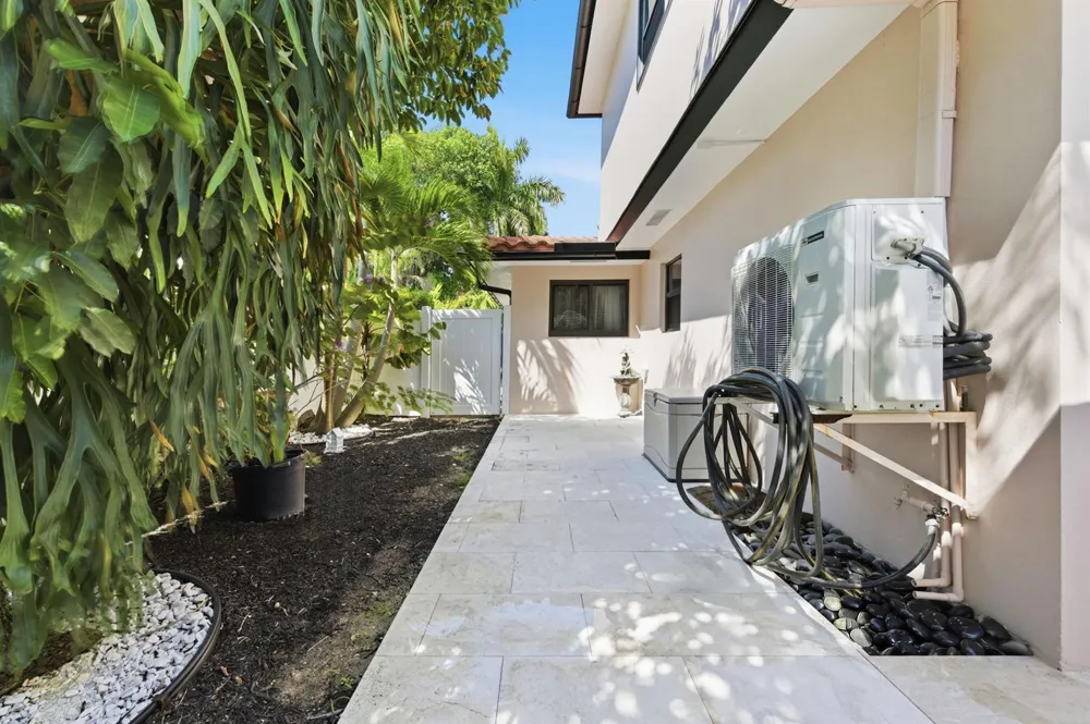 702 S Atlantic Drive Lantana, FL 33462