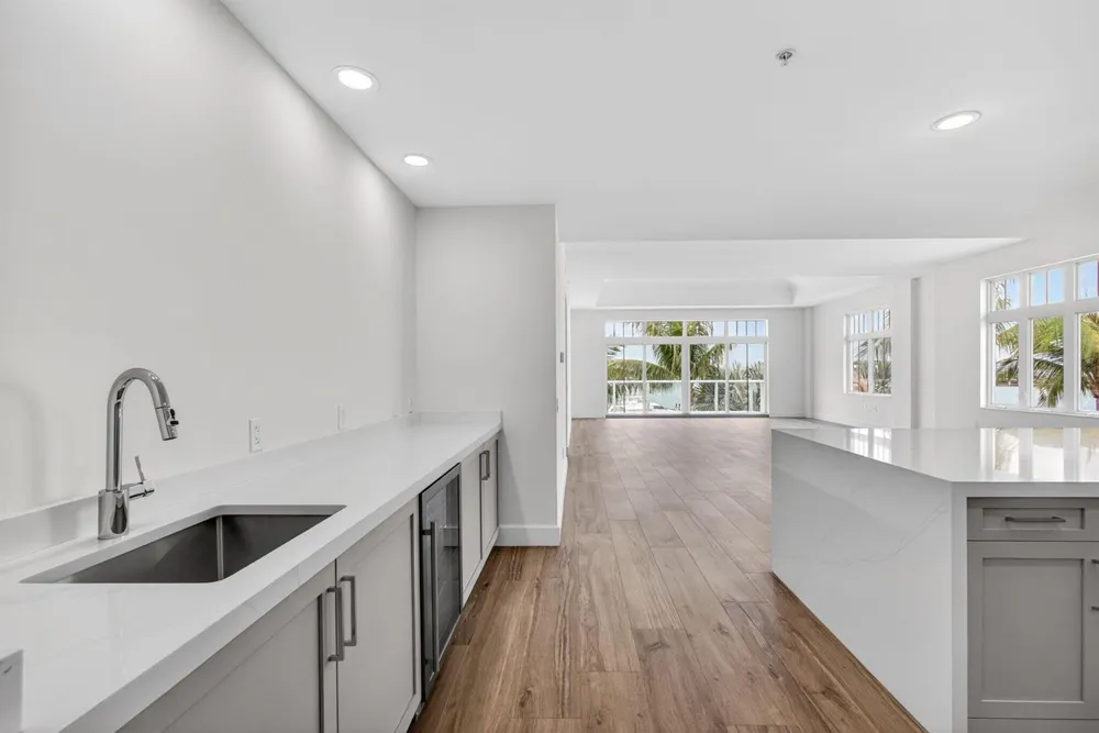 176 Lake Drive #1-302 Palm Beach Shores, FL 33404