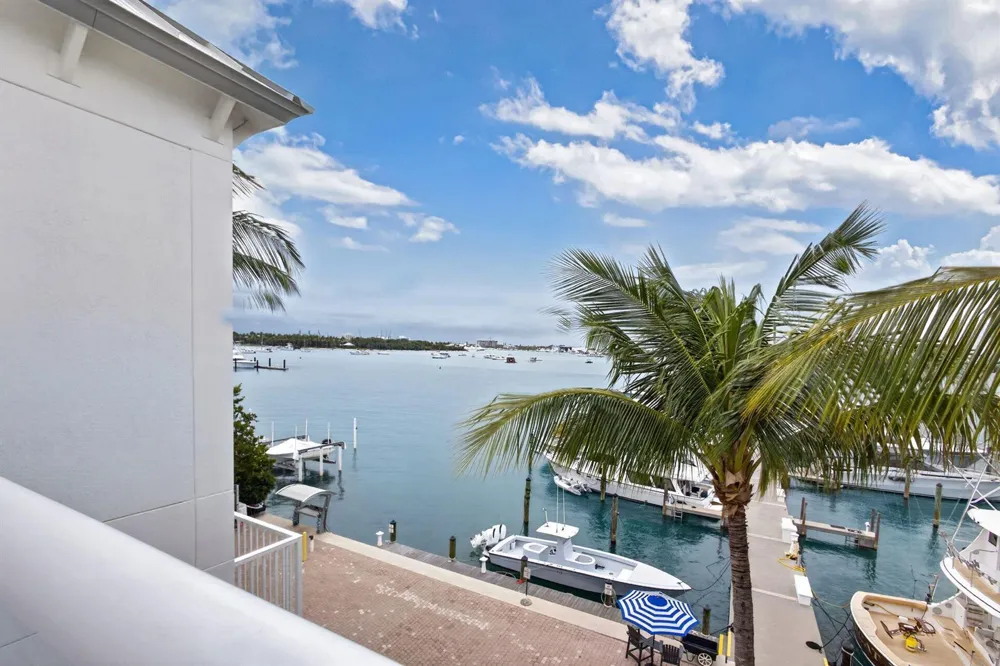 176 Lake Drive #1-302 Palm Beach Shores, FL 33404