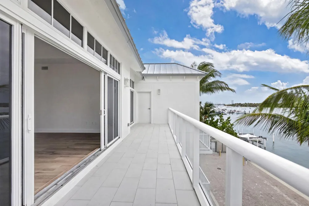 176 Lake Drive #1-302 Palm Beach Shores, FL 33404