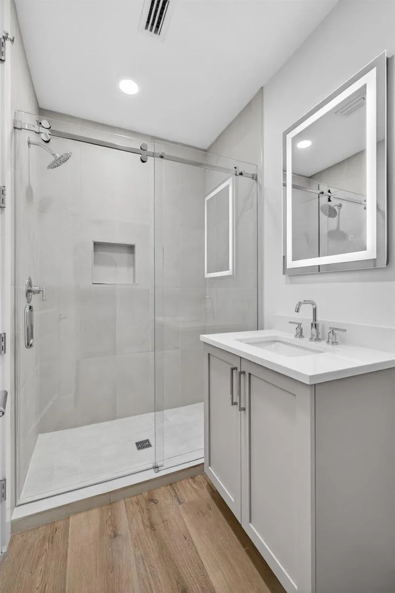 176 Lake Drive #1-302 Palm Beach Shores, FL 33404