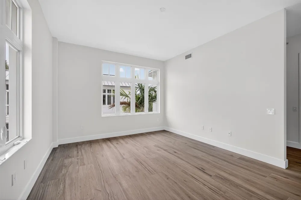 176 Lake Drive #1-302 Palm Beach Shores, FL 33404