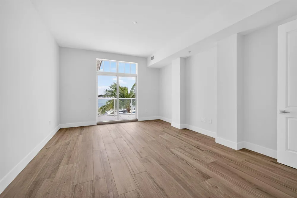 176 Lake Drive #1-302 Palm Beach Shores, FL 33404