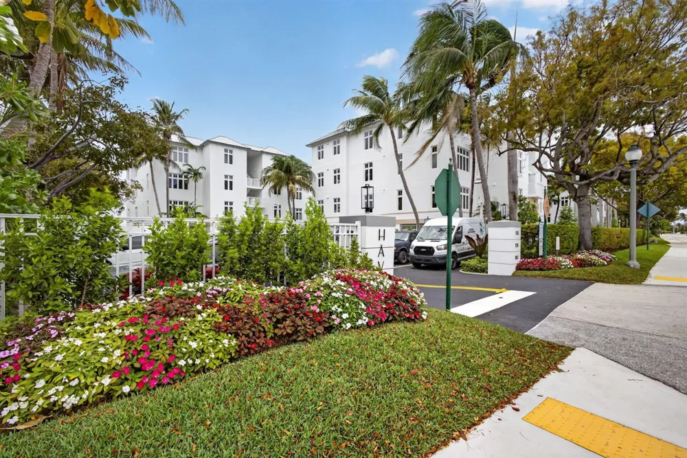 176 Lake Drive #1-302 Palm Beach Shores, FL 33404