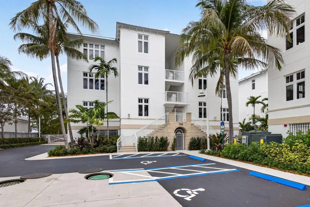 176 Lake Drive #1-302 Palm Beach Shores, FL 33404