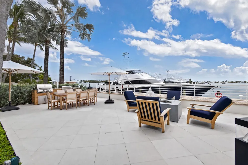 176 Lake Drive #1-302 Palm Beach Shores, FL 33404