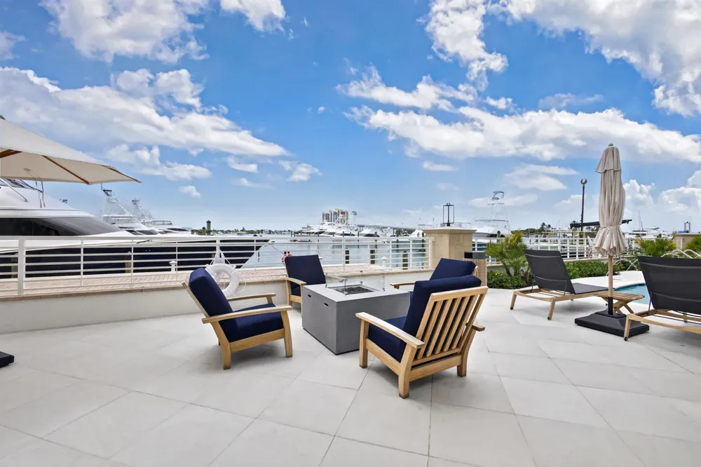 176 Lake Drive #1-302 Palm Beach Shores, FL 33404