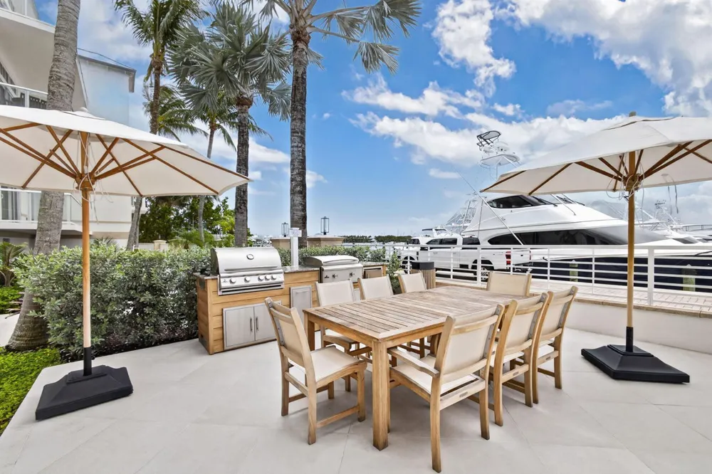 176 Lake Drive #1-302 Palm Beach Shores, FL 33404