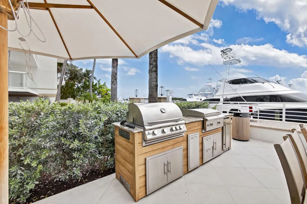 176 Lake Drive #1-302 Palm Beach Shores, FL 33404