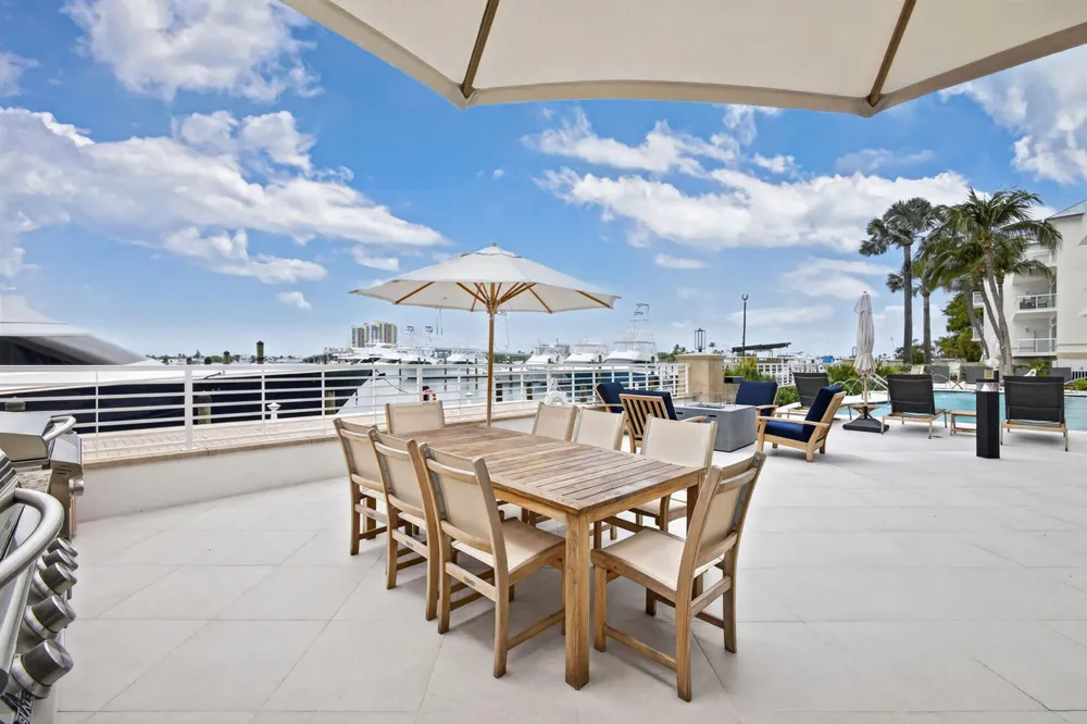 176 Lake Drive #1-302 Palm Beach Shores, FL 33404
