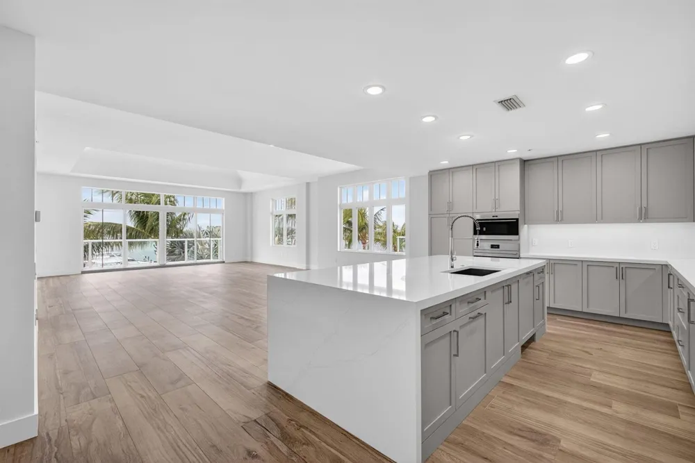 176 Lake Drive #1-302 Palm Beach Shores, FL 33404
