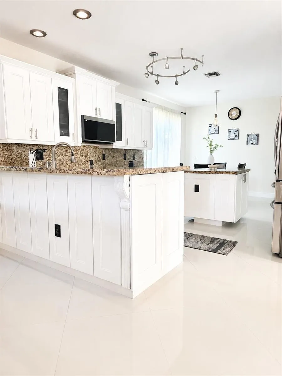 15705 NW 10th Street Pembroke Pines, FL 33028