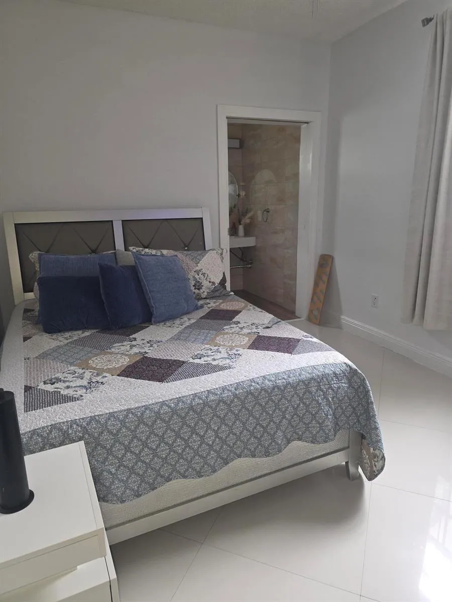15705 NW 10th Street Pembroke Pines, FL 33028