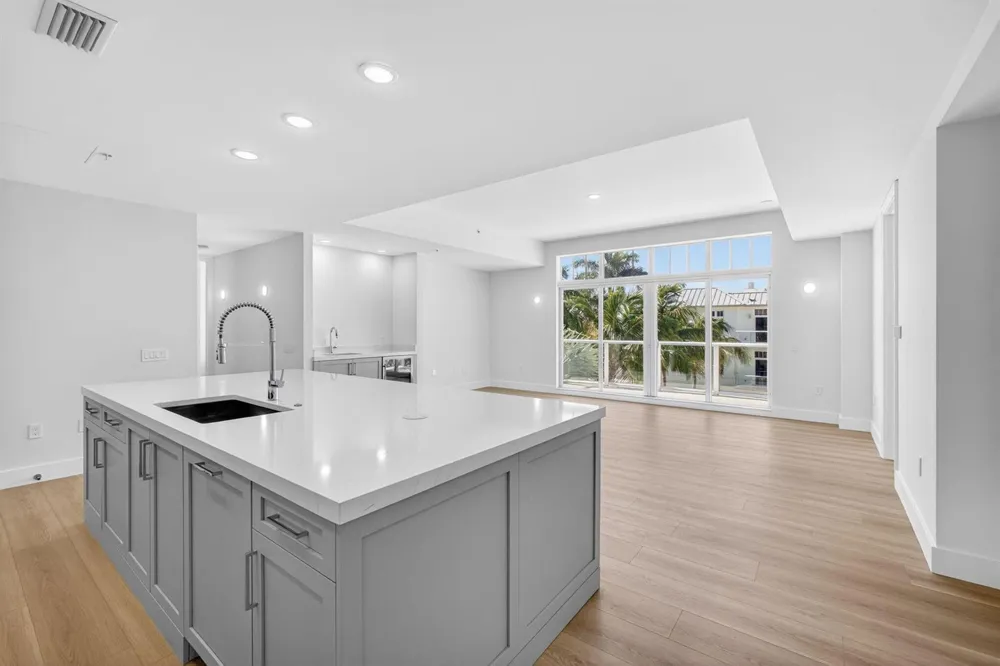 182 Lake Drive #5-301 Palm Beach Shores, FL 33404
