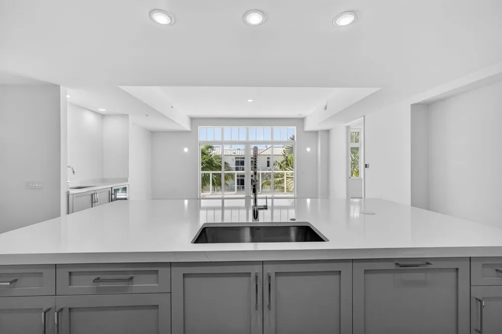 182 Lake Drive #5-301 Palm Beach Shores, FL 33404
