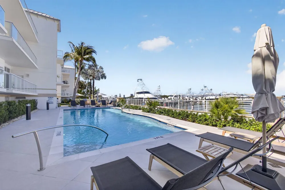 182 Lake Drive #5-301 Palm Beach Shores, FL 33404