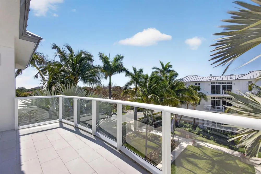 182 Lake Drive #5-301 Palm Beach Shores, FL 33404