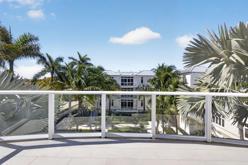 182 Lake Drive #5-301 Palm Beach Shores, FL 33404