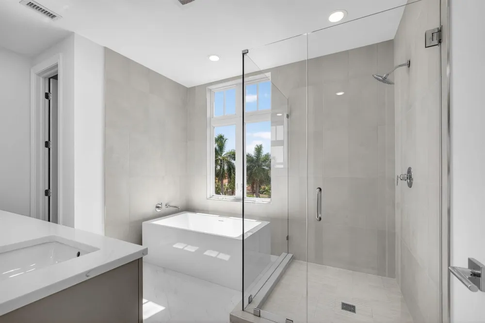 182 Lake Drive #5-301 Palm Beach Shores, FL 33404