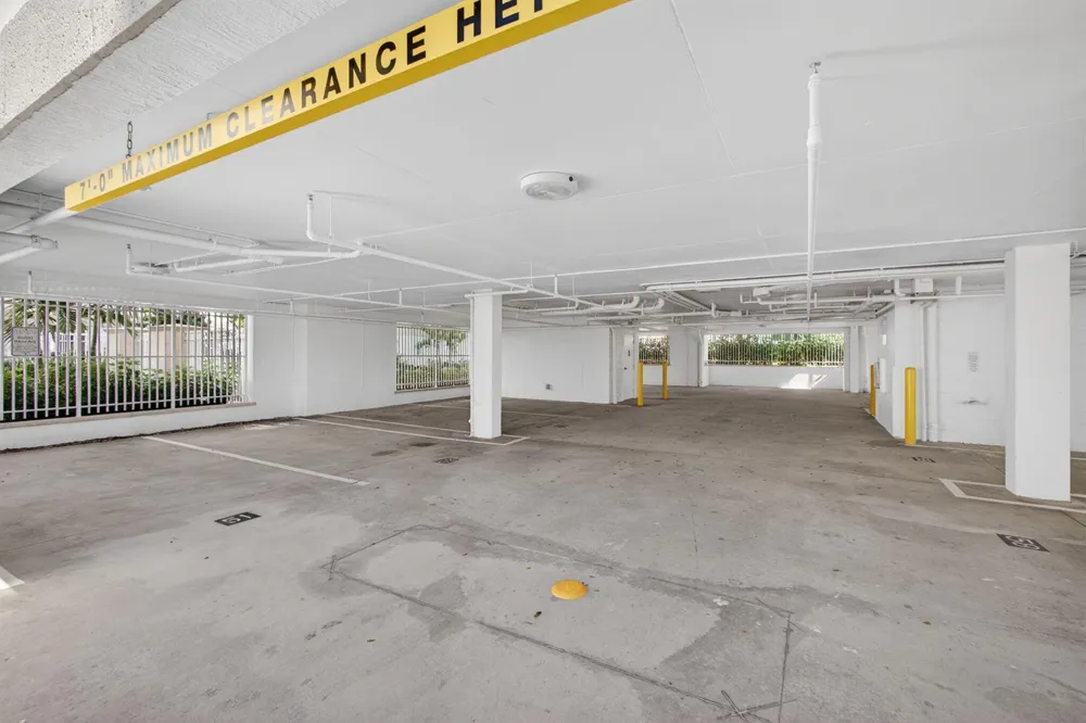 182 Lake Drive #5-301 Palm Beach Shores, FL 33404
