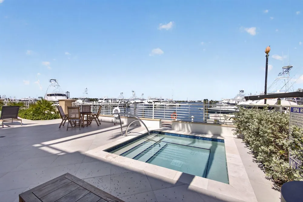 182 Lake Drive #5-301 Palm Beach Shores, FL 33404