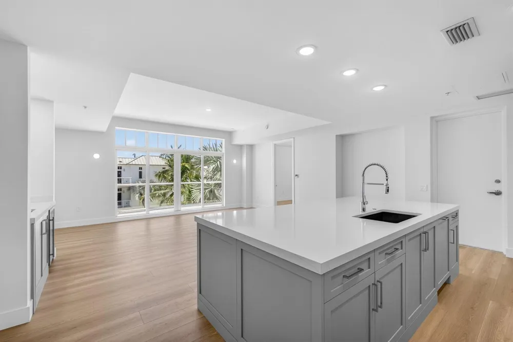 182 Lake Drive #5-301 Palm Beach Shores, FL 33404