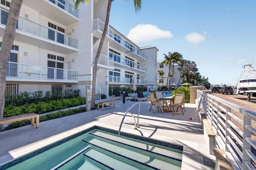 182 Lake Drive #5-301 Palm Beach Shores, FL 33404