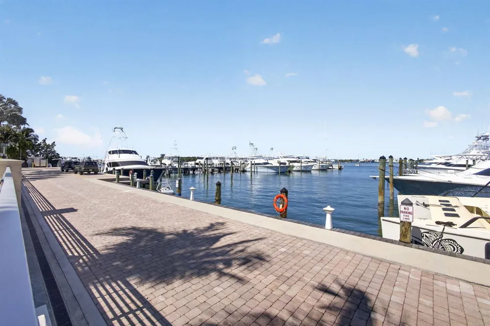 182 Lake Drive #5-301 Palm Beach Shores, FL 33404